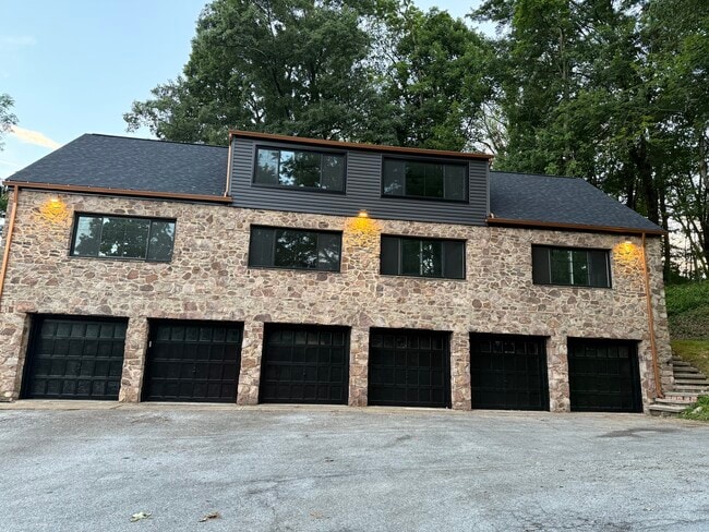 Building Photo - 101 41st St Unit #1 #2 Rental