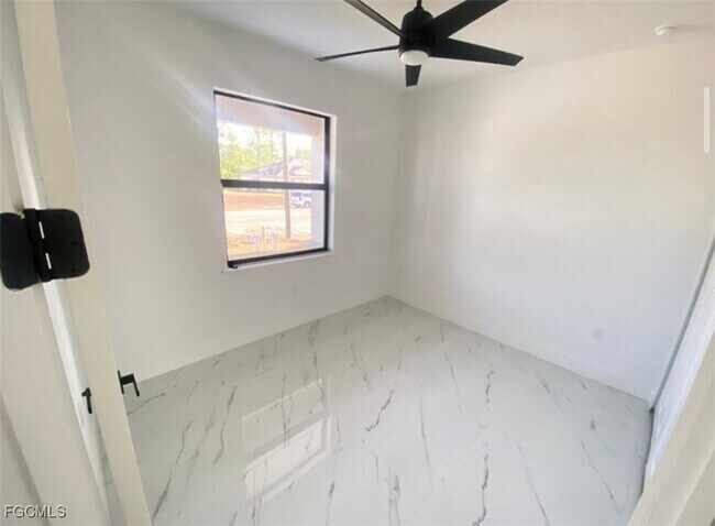 Photo - 1005 W 12th St