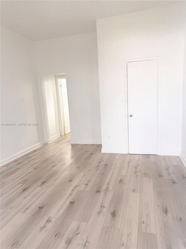 Building Photo - 836 NW 10th St Unit 1-4