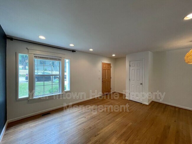 Photo - 445 Gift Ave SE
