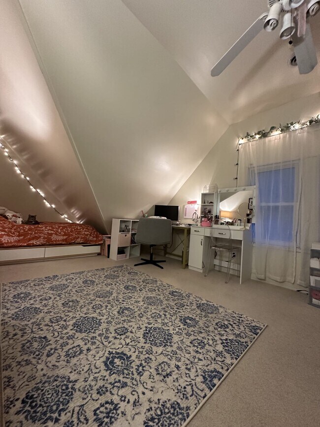 Photo - 2837 N Frederick Ave Unidad 2837 B