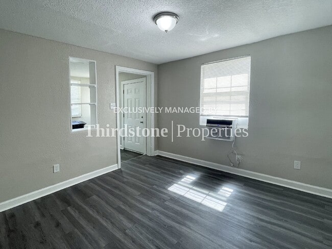 Photo - 1002 Lawrence St