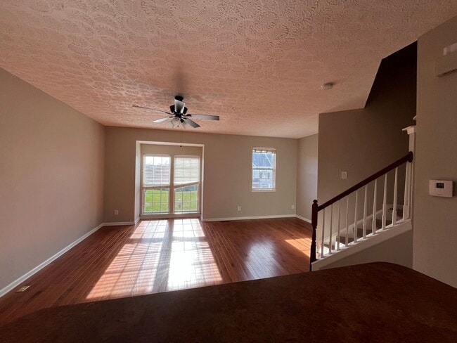 Photo - 2 Bedroom/ 2.5 Bath Townhome with 1 Car Garage, Laminate Floors, Minutes to Bellevue and Nashvill...