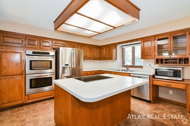 Building Photo - 322 NE Lincoln St Rental