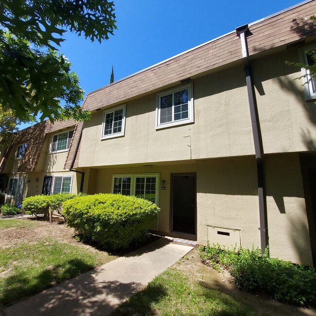 Photo - Nice 3 bedroom condo near CSUS.  Available for move in this month.