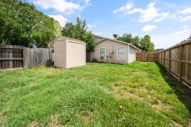 Photo - 308 Willowick St