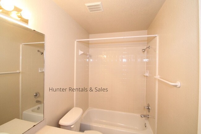 Photo - Sharp 3 Bedroom Townhome in South Killeen