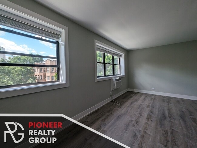 Photo - 520 W Surf St Unit 4