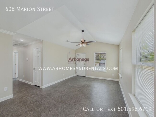 Photo - 606 Marion St