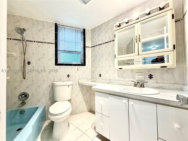 Photo - 1701 NE Miami Gardens Dr