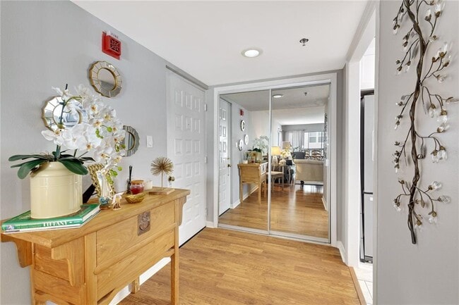 204 Quayside Cir Unit 201
