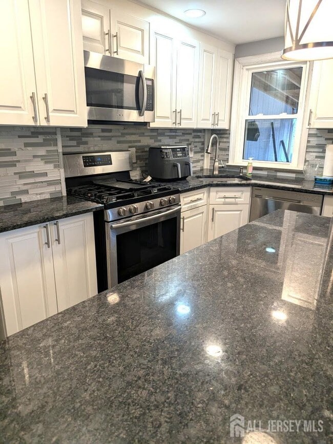 Photo - 651 Crescent Dr