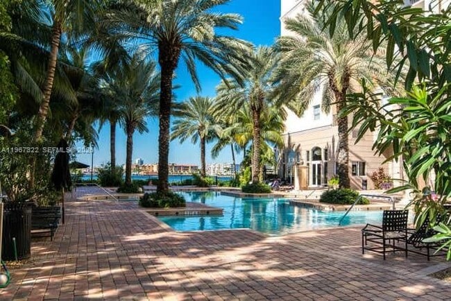 Photo - 17125 N Bay Rd Unidad 3603