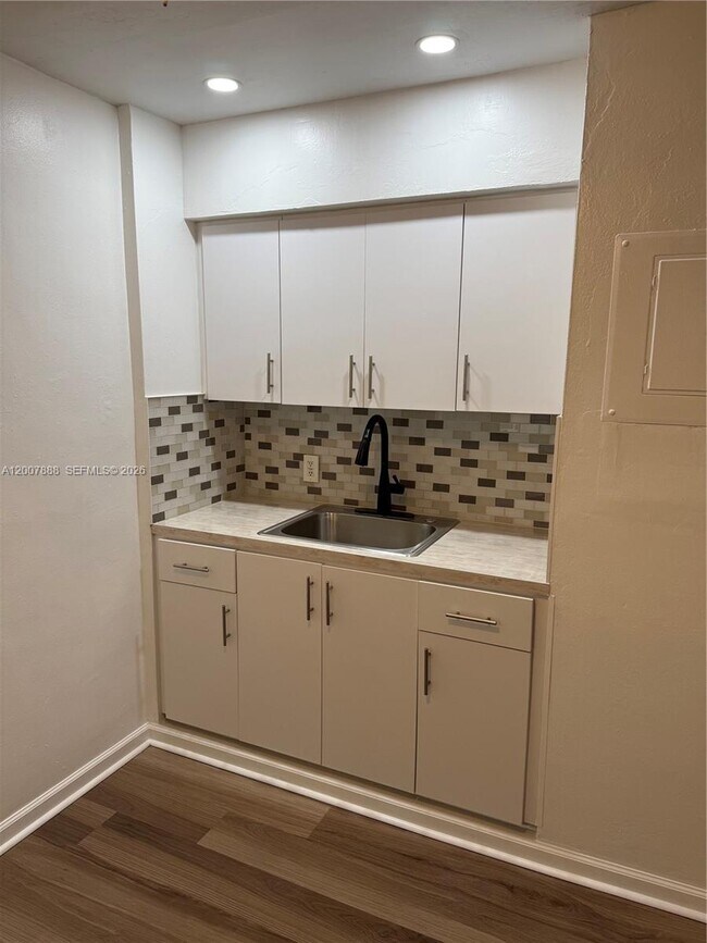 Photo - 645 NE 35th St Unit 1