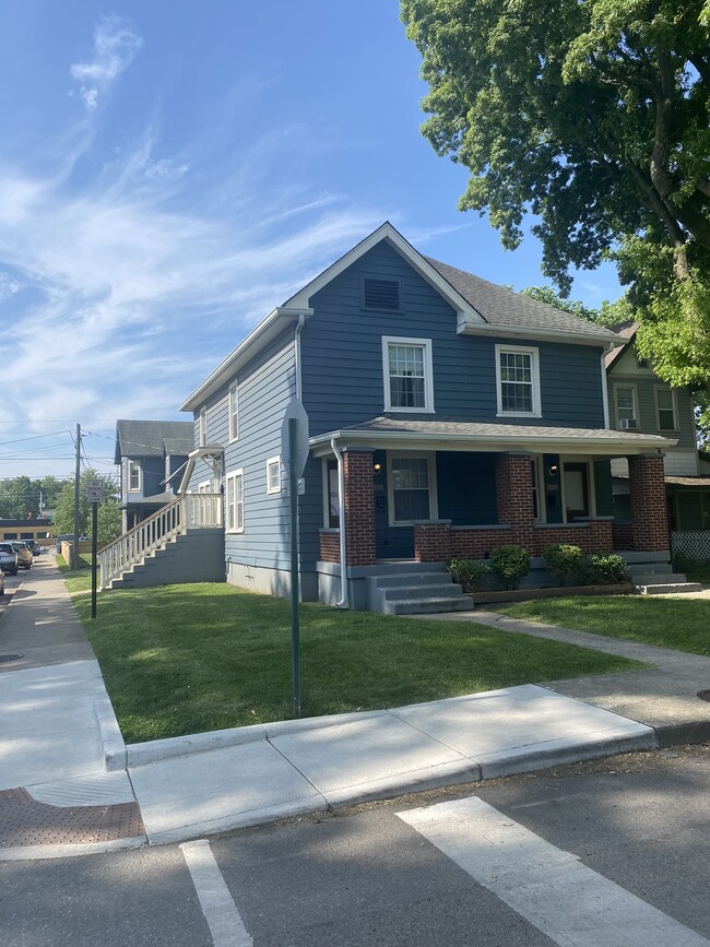 Building Photo - 1145 Woodlawn Ave Unit 1