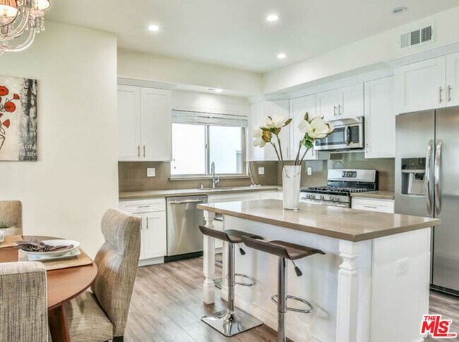 Photo - 1424 S Bentley Ave Unit 402