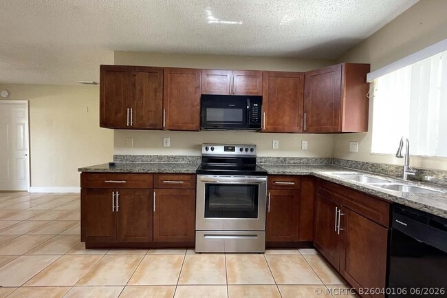 Photo - 18118 SW 154 Ct
