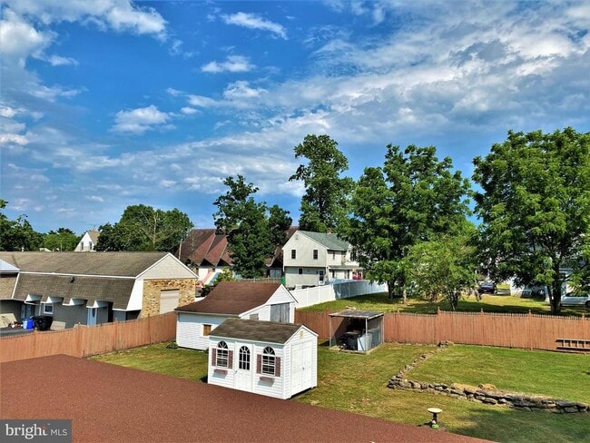 Photo - 220 Pratt St