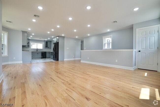 Building Photo - 226 Park Ave Rental