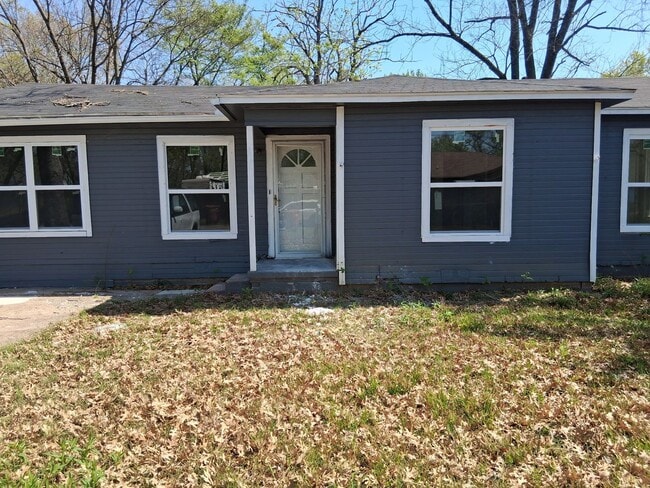 Building Photo - 1302 Pecan St