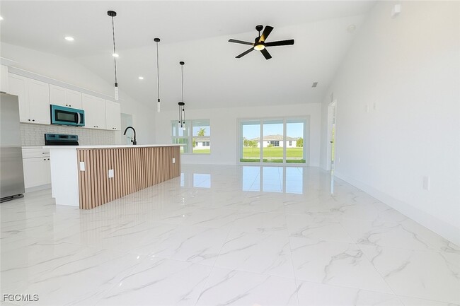 Building Photo - 717 NW 19th Terrace