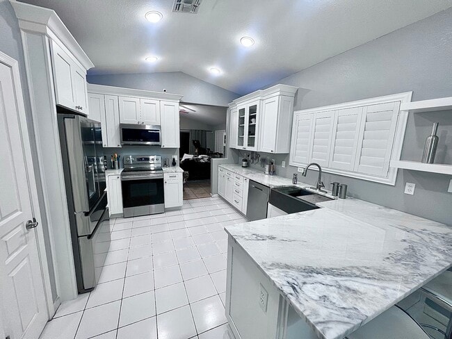 2229 E Soft Wind Dr