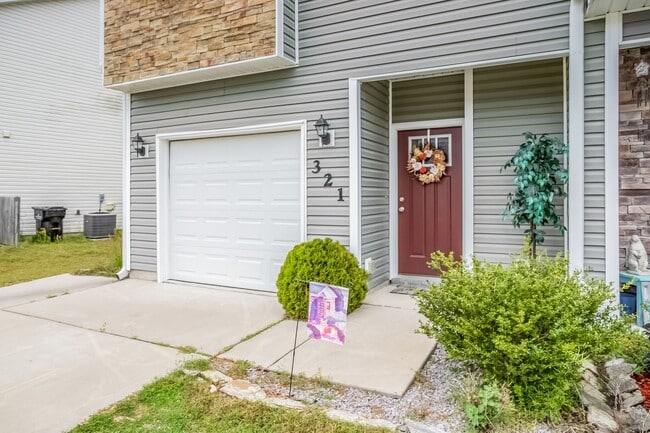 Photo - 3-Bedroom Townhome with Garage in Holly Ridge