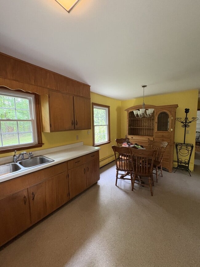 Photo - 275 Strong St