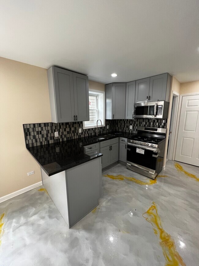 Photo - 2840 W 25th St