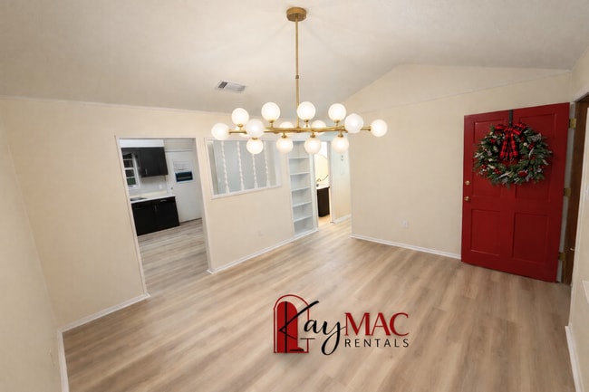 Building Photo - 1105 6th St