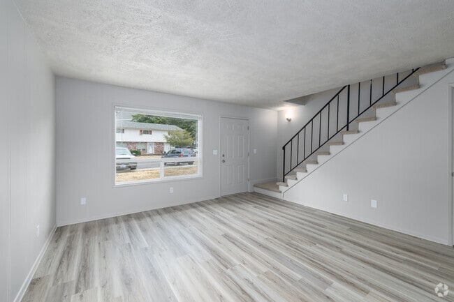2BR, 1BA - 925SF