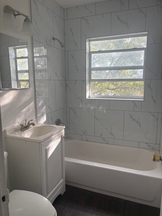 Photo - 535 7th St Unidad 4