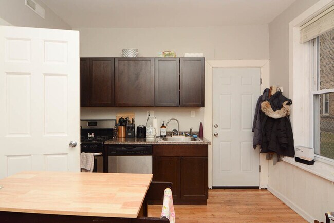 Photo - 1248 N Greenview Ave