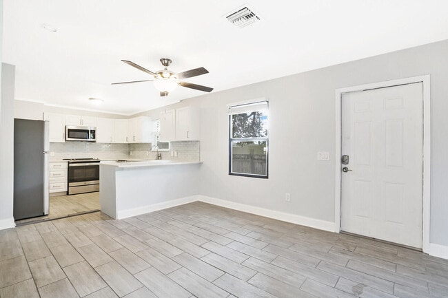 Building Photo - 610 SE 2nd Ave Rental