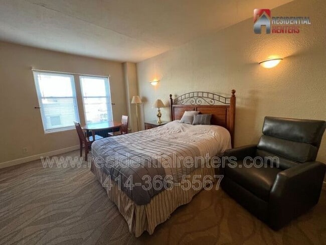 Building Photo - 1028 E Juneau Ave Unit 616 Rental