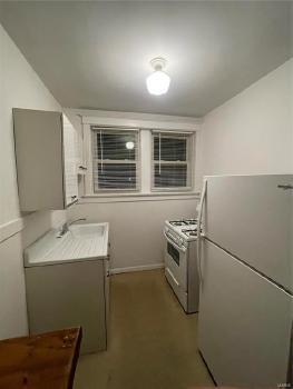 Large 1 Bedroom Unit near Parks, very walkable!