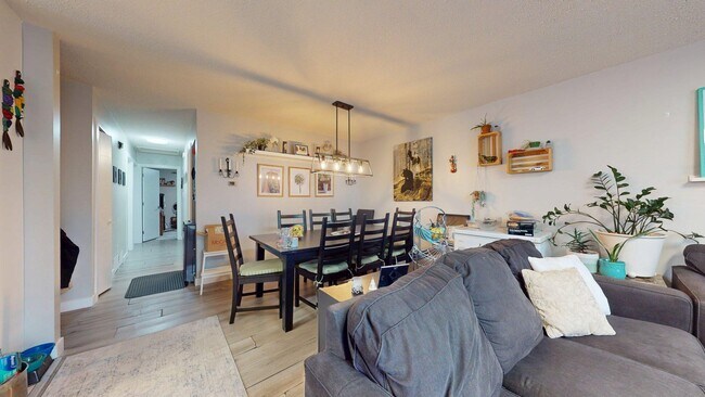 Photo - 1436 62 St NW