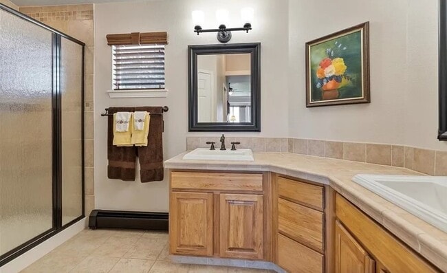 primary ensuite w walk in shower - 152 Las Lunas St