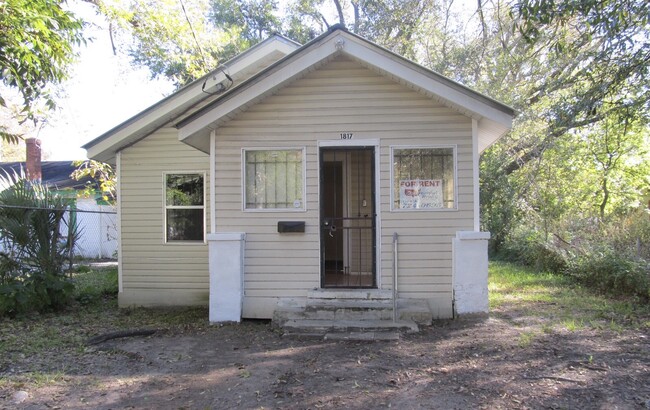 1817 McMillan St. - 1817 McMillan St. House