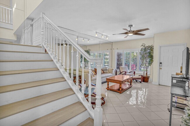 Photo - 584 SE 20th Ave Unit 2