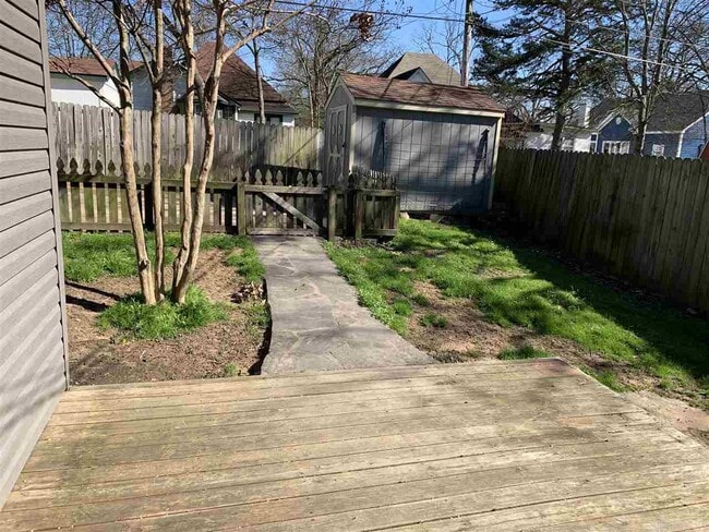 Photo - 303 Rosetta St