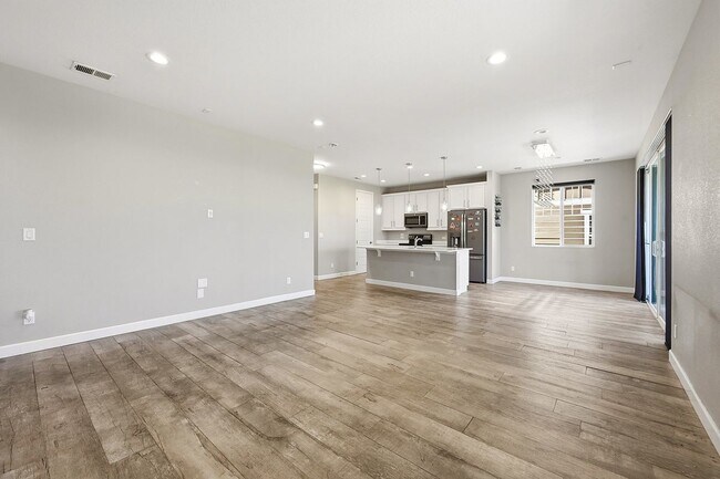 Photo - 4988 S Wenatchee Cir
