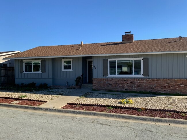 Photo - 150 Damar St