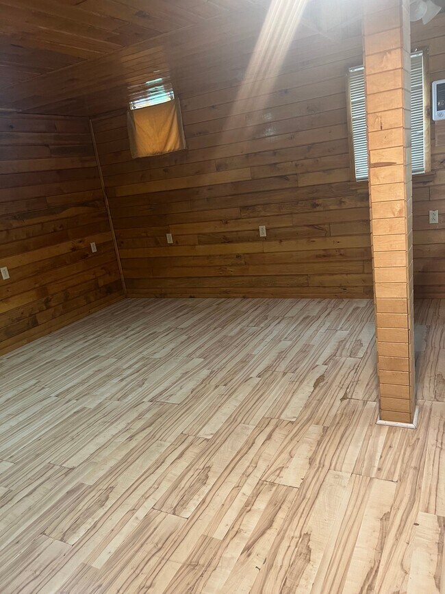 Photo - 1574 Armstrong Rd Unit 2