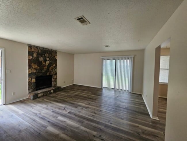 Building Photo - Ready for Move In!! Rental