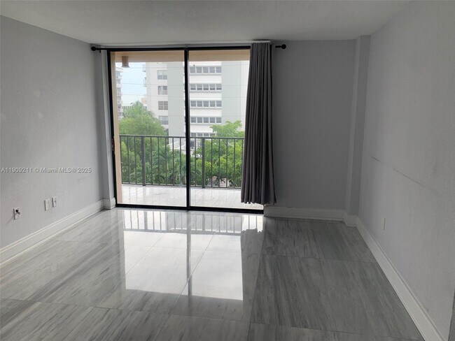 Photo - 16751 NE 9th Ave Unit 411