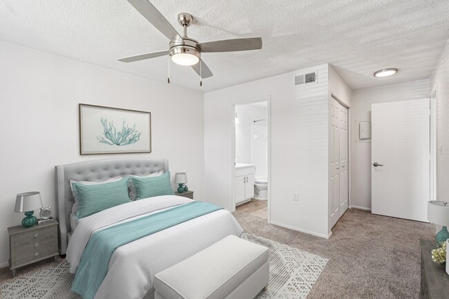 Photo - Venetian at Capri Isles