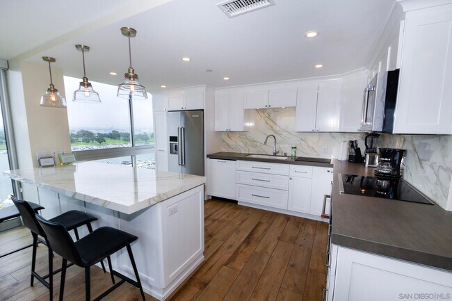 1710 Avenida Del Mundo Unit 1008