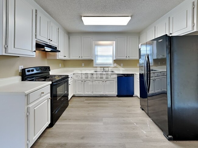 Photo - 201 Walnut Creek Dr