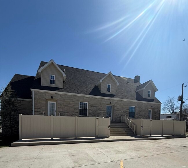 Building Photo - 823 Hart St Unit B